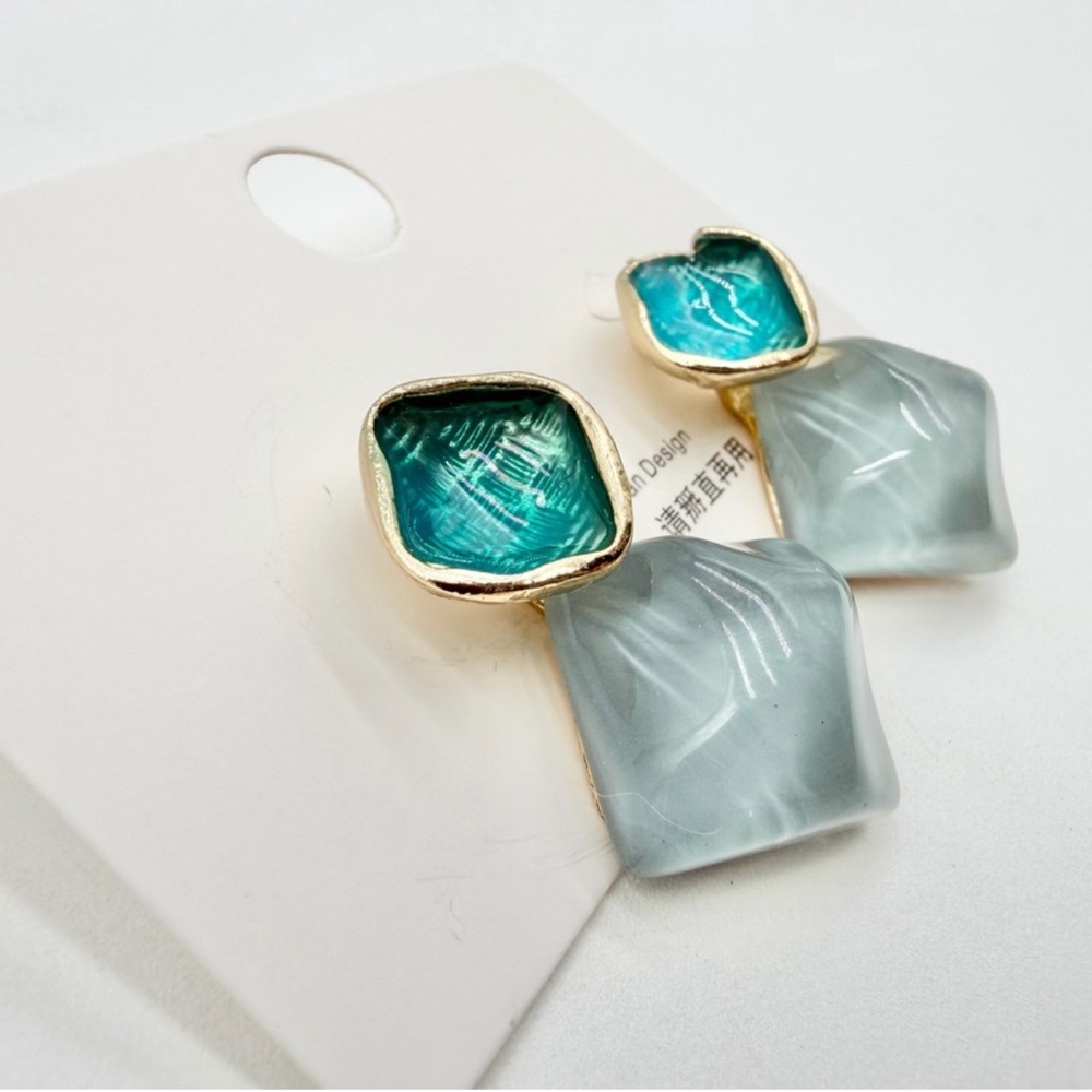 Oceanus Jewelry - Earrings NIP Elegant Gold and Blue Earrings - Picture 2 of 3